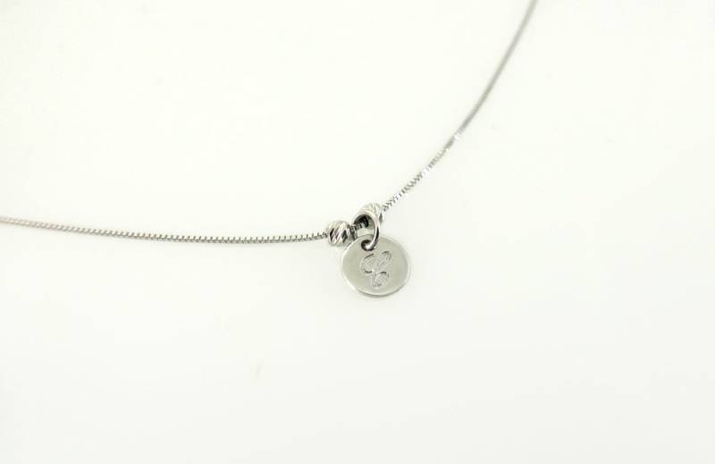 Kleine 14K Weißgold Halskette. Initial Anhänger. Buchstaben Personalisierte Monogramm Geschenkideen von NameMyMonogram