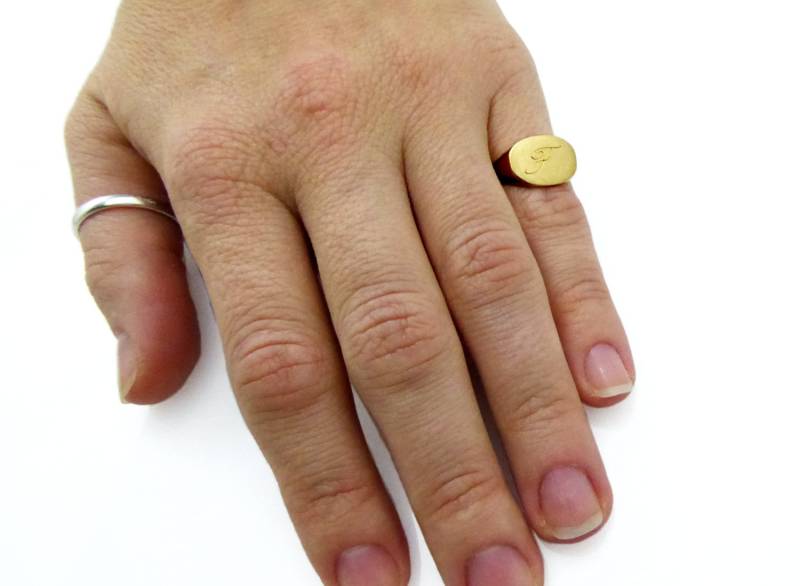Pinky-Ring. Monogrammring. Unisex-Ring. Anfänglicher Klingelton. Geschenk Für Sie. Goldener Siegelring. Personalisierter Ring. Anfangsring.1732 Pinky-Ring. Monogrammring. Unisex-Ring. Anfänglicher Klingelton. Geschenk Für Sie. Goldener Siegelring. Personalisierter Ring. Anfangsring.1732 von NameMyMonogram