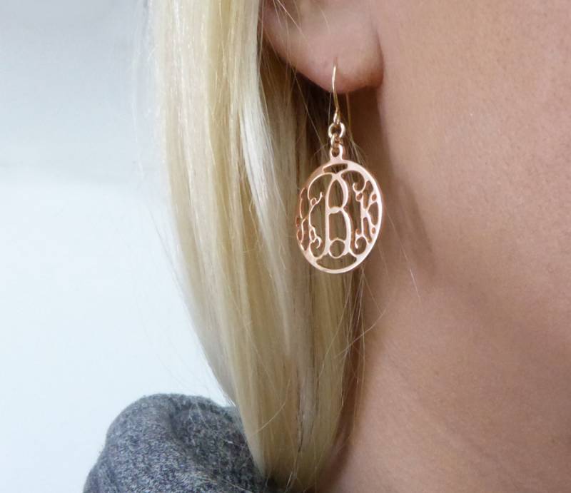 Schöne Ohrringe Mit Initialen Und Monogramm. Rosegold Monogramm Ohrringe. 2 Mm Personalisierte Schmuck Schöne Ohrringe Mit Initialen Und Monogramm. Rosegold Monogramm Ohrringe. 2 Mm Personalisierte Schmuck von NameMyMonogram