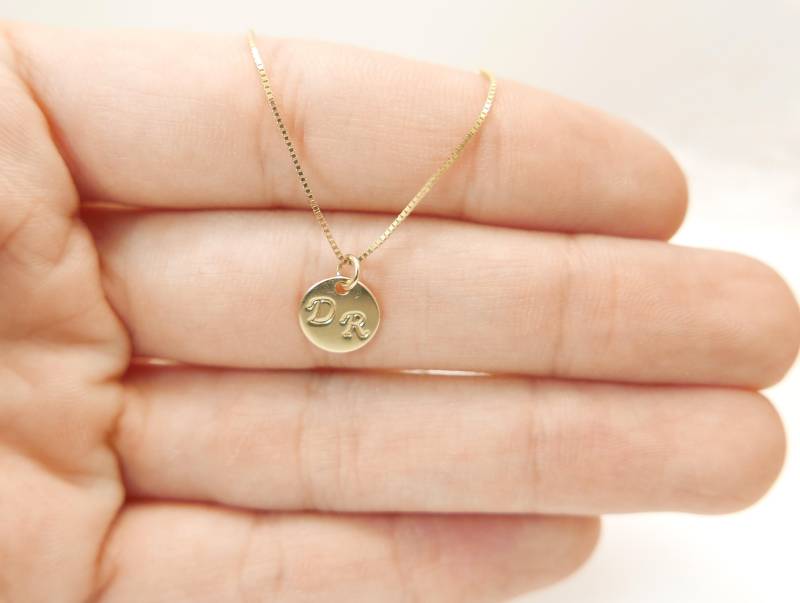 Winzige Halskette Aus 14K Gold. 2 Initialen Anhänger. Buchstaben Personalisierte Halskette. Monogramm Geschenkideen von NameMyMonogram