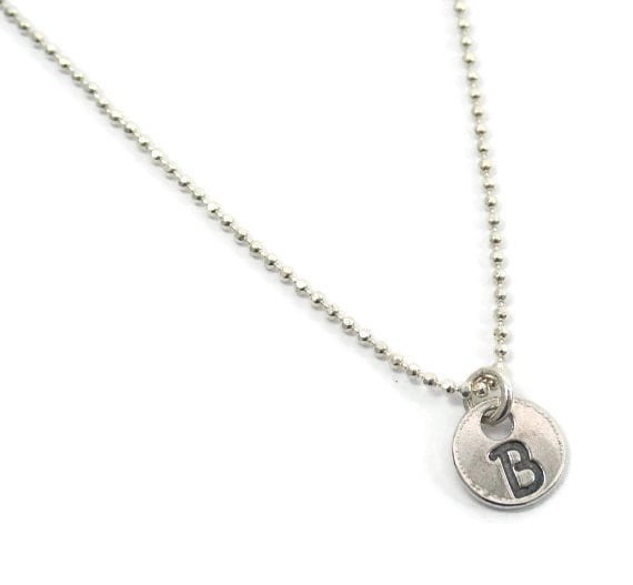 Zierliche Initialen Kette. Sterling Silber Initial Halskette. Sehr Kleine Initialienkette. Schmuck. Buchstaben-Halskette. Buchstaben-Anhänger Zierliche Initialen Kette. Sterling Silber Initial Halskette. Sehr Kleine Initialienkette. Schmuck. Buchstaben-Halskette. Buchstaben-Anhänger von NameMyMonogram