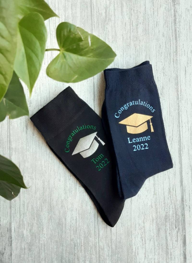 Abschlusssocken - Personalisierte Auswahl Der Universitätsfarben Nach Maß Glückwunsch Feier Abschlusssocken - Personalisierte Auswahl Der Universitätsfarben Nach Maß Glückwunsch Feier von NameitStudio