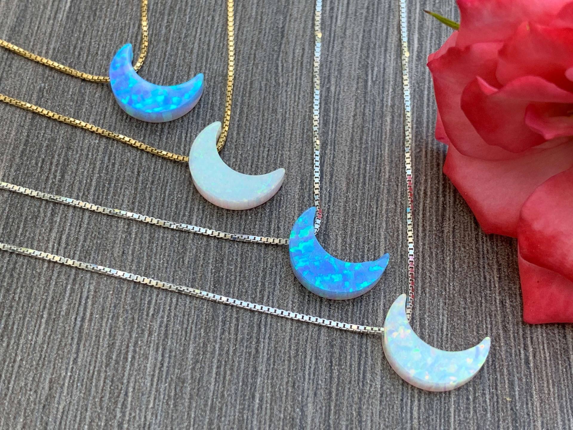 Opal Mond Anhänger Halskette Sterling Silber Oder Gold Filled von NamiCharms