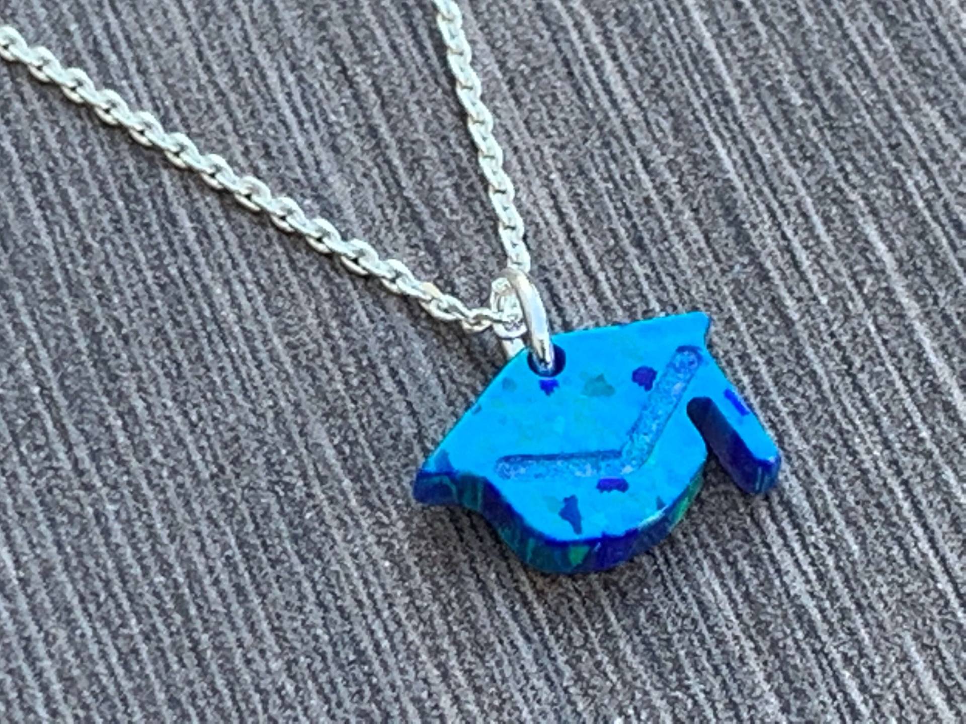 Sale Graduation Cap Opal Charm Sterling Silber Halskette - Wählen Sie Ihre Länge Abschlussgeschenk Schiffe Aus Den Usa in 1 Tag von NamiCharms