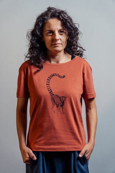 NanMa Bio-Baumwoll-Shirt Lemur | handbedruckt in Österreich | Damen | loose fit | braun | orange | lokal & fair & vegan von NanMa