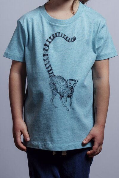 NanMa Bio-Baumwoll-Shirt Lemur | handbedruckt in Österreich | Kinder l regular Fit | grün | blau | lokal & fair & vegan von NanMa