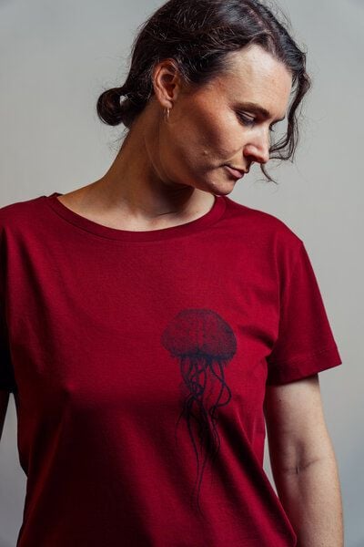 NanMa Bio-Baumwoll-Shirt Qualle | handbedruckt in Österreich | Damen l Loose fit | rot | lokal & fair & vegan von NanMa