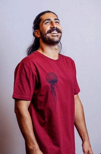 NanMa Bio-Baumwoll-Shirt Qualle | handbedruckt in Österreich | Herren | Regular Fit | rot | lokal & fair & vegan von NanMa