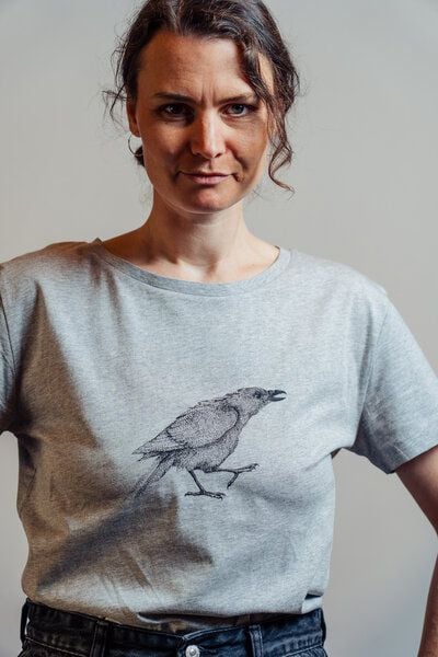 NanMa Bio-Baumwoll-Shirt Rabe | handbedruckt in Österreich | Damen | loose fit | grau | lokal & fair & vegan von NanMa