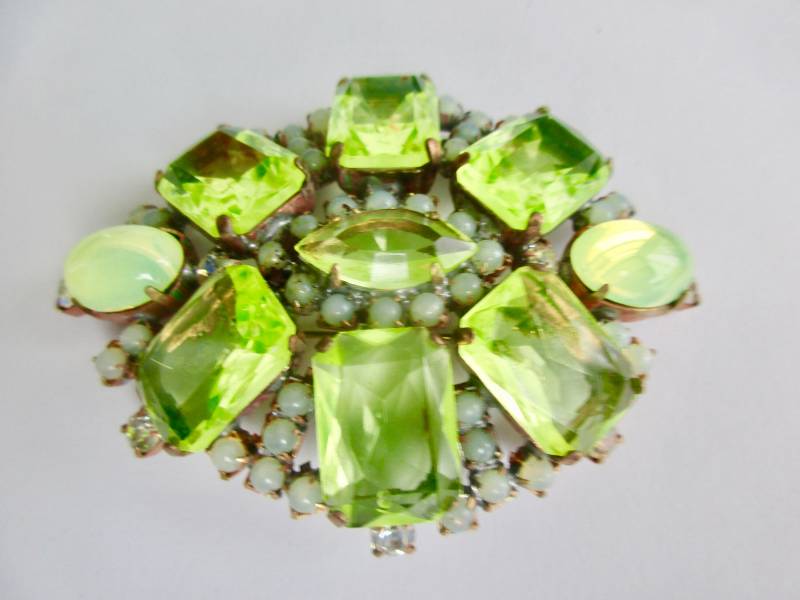 xl Czech Vintage Style Glas Strass Vaseline Uran Brosche Leuchtet Im Dunkeln Must Add To Collection von Nana4Buttons