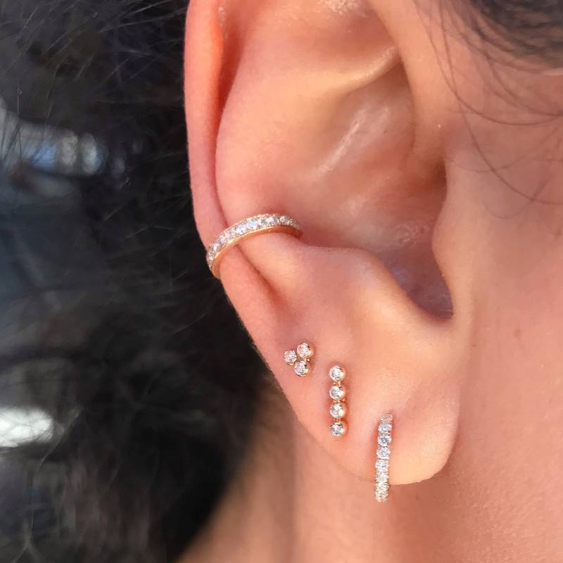 14K Solid Gold Diamant Huggie Hoop Ohrring, Mittlere Größe 10 Mm X 7.5 Durchmesser ~ Versandfertig | Pavé Hinged Cuff Creolen Für Alle Piercings von NanaBijou