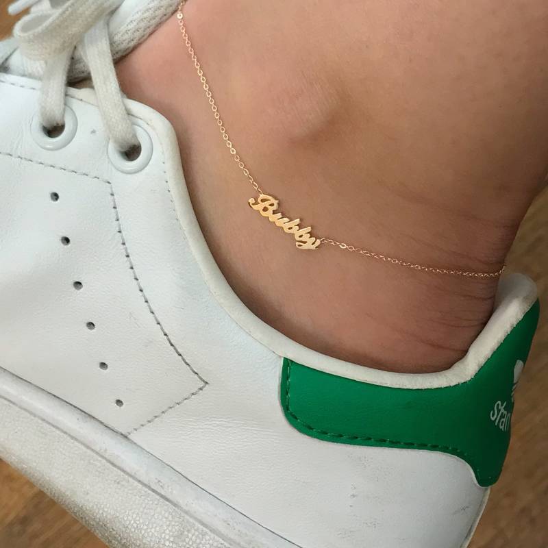 Personalisiertes Einzelnes Name 14K Solid Gold Ankle Armband/Fußkettchen ~ Script Font Style Namensschild {Personalisiertes Geschenk in Gelb Weiß von NanaBijou