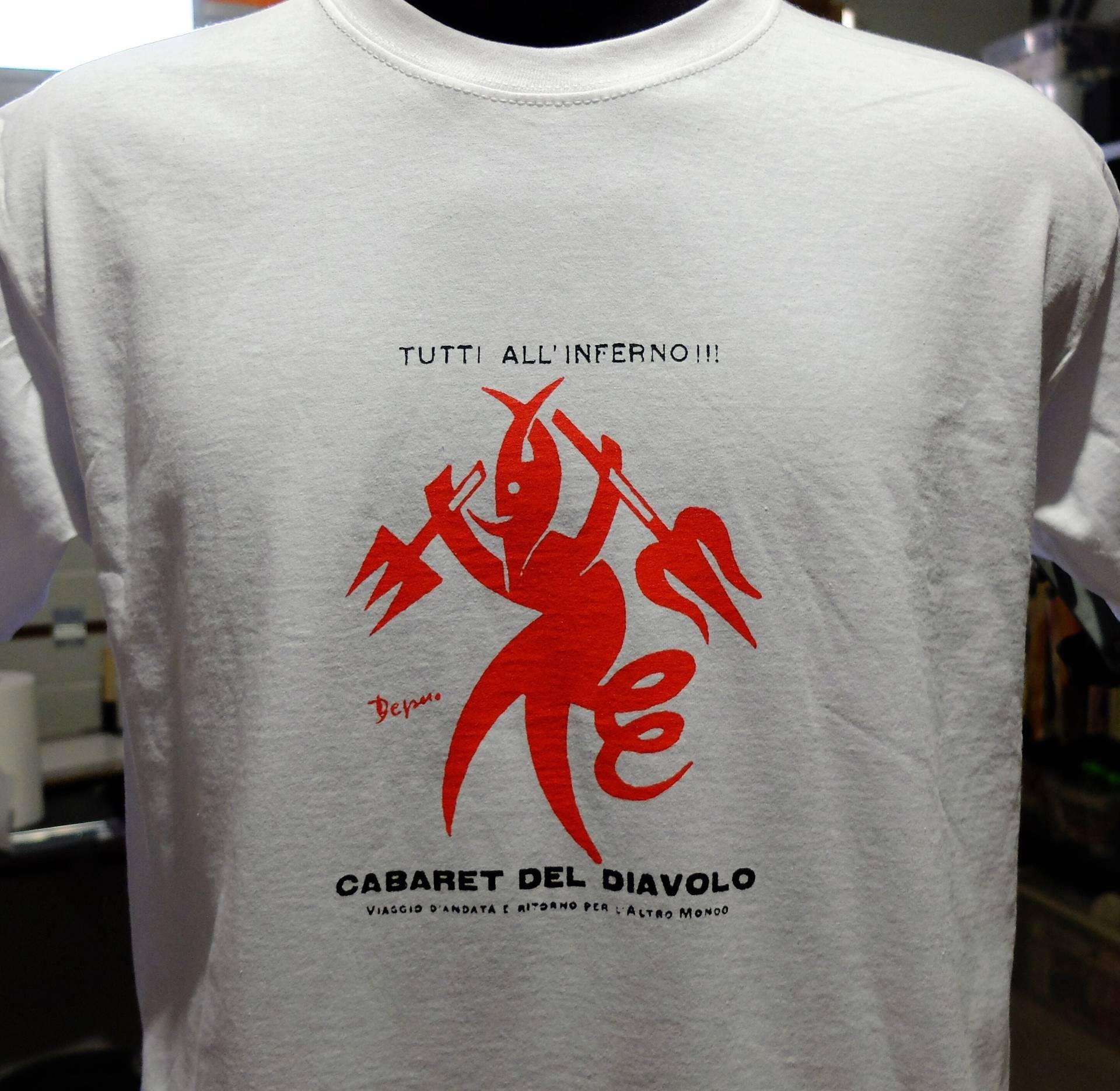 Cabaret Del Diavolo T-Shirt von Nanabnoam