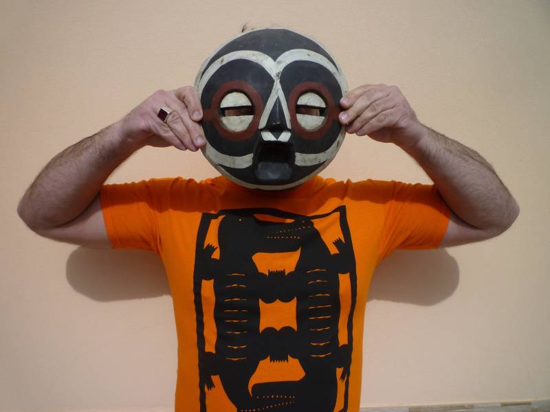 Crocodiles A3 T-Shirt Mit Großem Druck Entworfen Und Lizenziert Von Jad Fair - Halb Japanisch Crocodiles A3 T-Shirt Mit Großem Druck Entworfen Und Lizenziert Von Jad Fair - Halb Japanisch von Nanabnoam