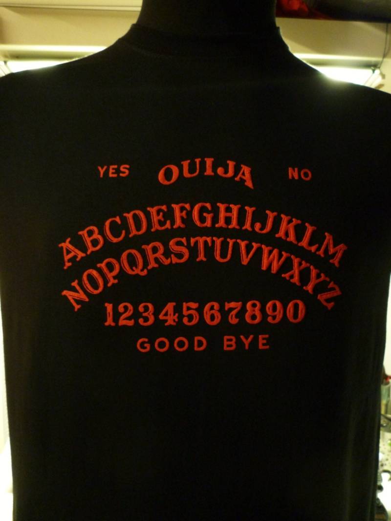 Ouija Talking Board Spezielles Pufftintenunisex-T-Shirt - Letztes Ouija Talking Board Spezielles Pufftintenunisex-T-Shirt - Letztes von Nanabnoam