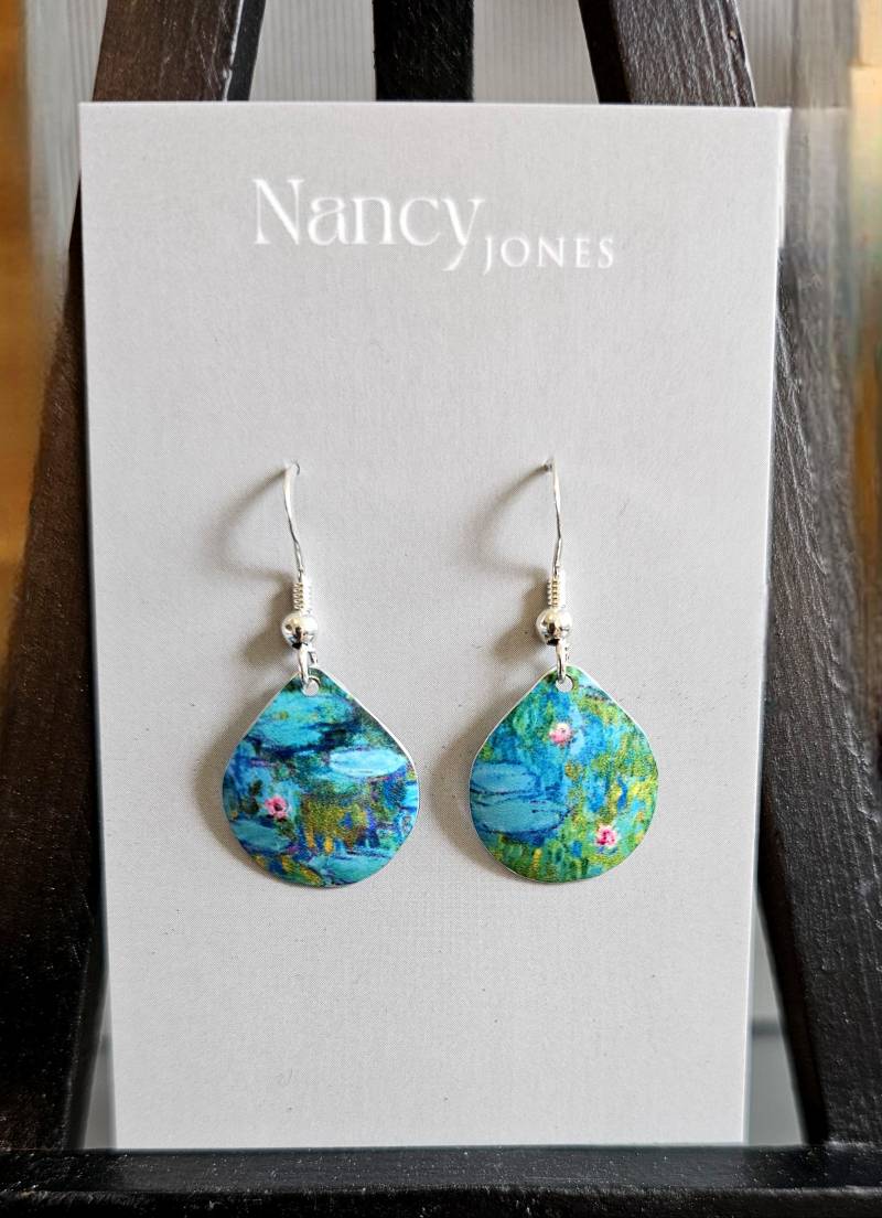 Handgemachte Türkis Blaue Seerosen 925 Sterling Silber Ohrdrähte. Hochwertige Wasserdichte Leichte Dose Nicht Lackiertes Papier Oder Holz von NancyJonesJewellery