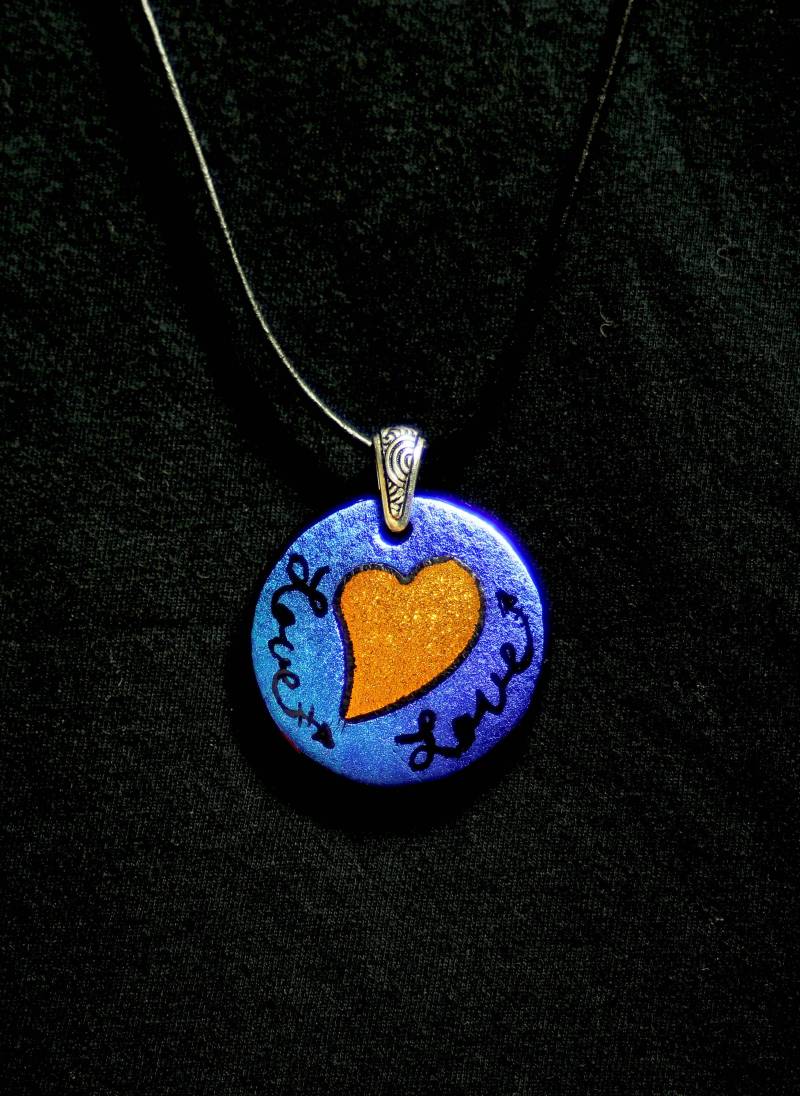 Love 2 Dichroic Glasanhänger Love 2 Dichroic Glasanhänger von NancyLovesGlass