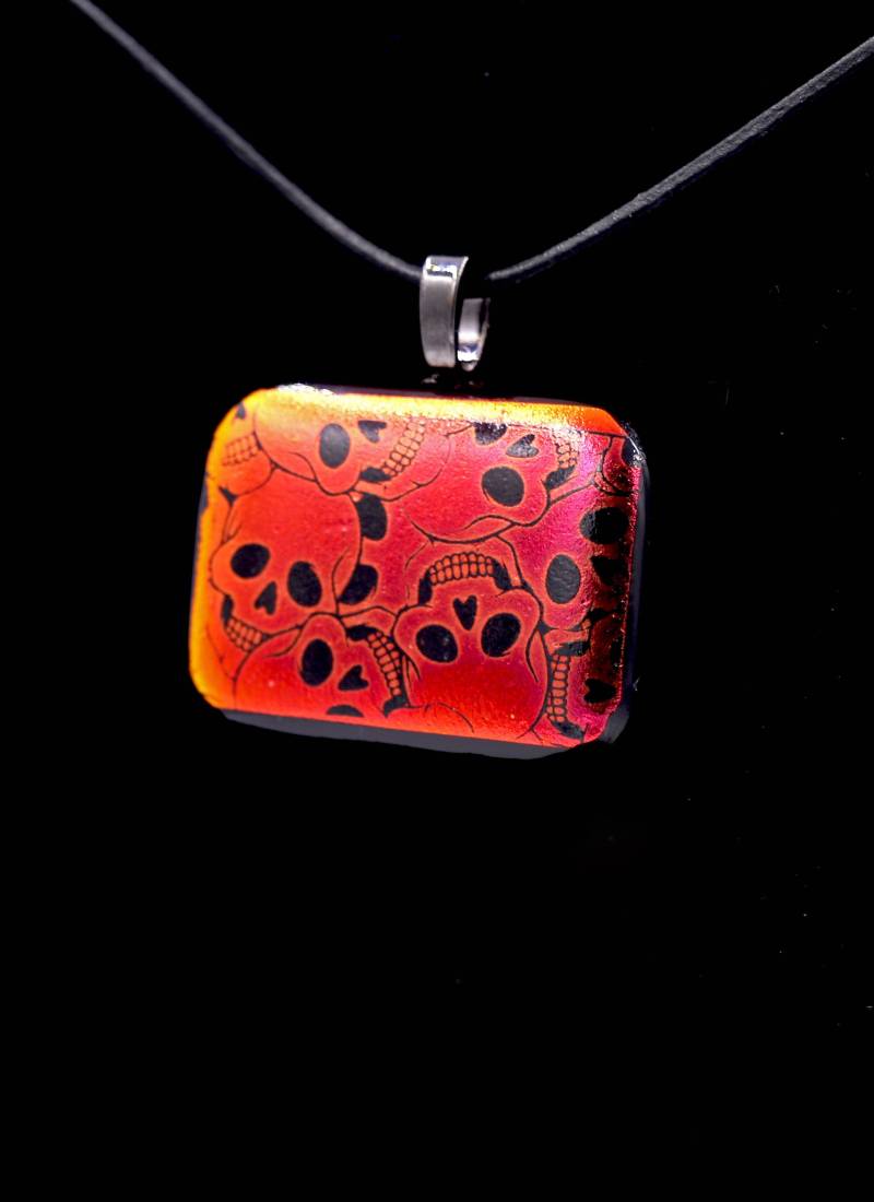 Roter Skelett Glas Anhänger Roter Skelett Glas Anhänger von NancyLovesGlass