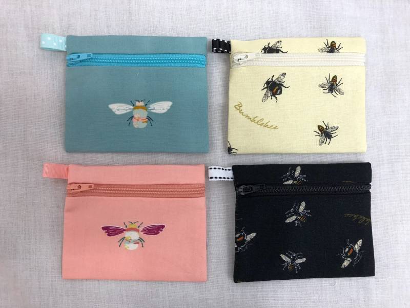 Biene Flach Reißverschluss Geldbörse, Ohrstecker, Ipod Halter von NancyPKdesigns