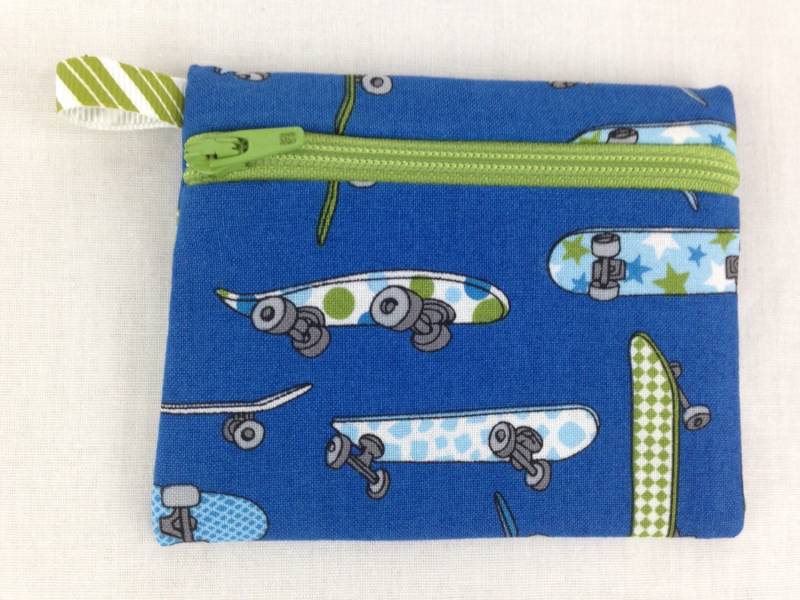 Blaue Skateboard Reißverschluss Geldbörse, Kreditkarten, Ohrstecker, Musik Player Halter von NancyPKdesigns