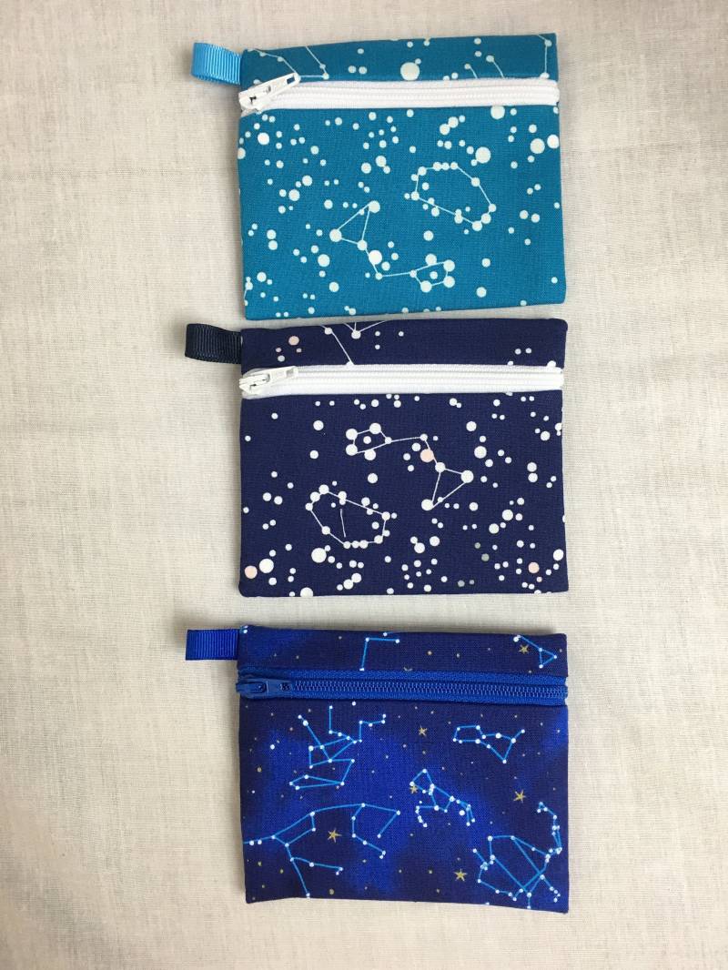 Constellations Flache Geldbörse Mit Reißverschluss, Kreditkartenetui, Ohrhörerbeutel, Ipod Halter von NancyPKdesigns