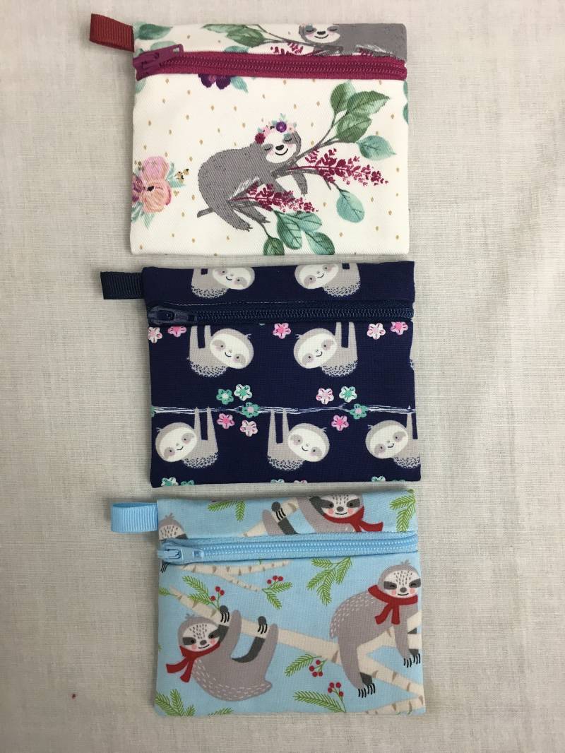 Faultier Reißverschluss Geldbörse, Kreditkartenetui, Kopfhörertäschchen, Musik Player Halter - Farbwahl von NancyPKdesigns