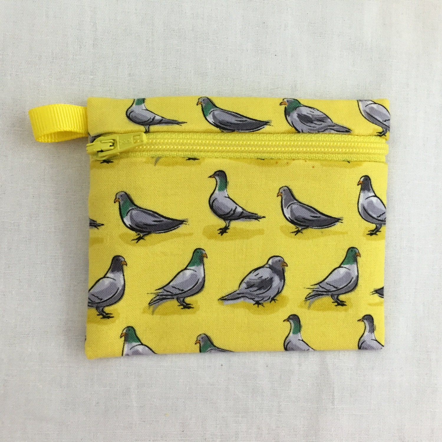 Gelbe Taube Vogel Reißverschluss Geldbörse, Kreditkartenetui, Kopfhörer Beutel, Musik Player Beutel von NancyPKdesigns