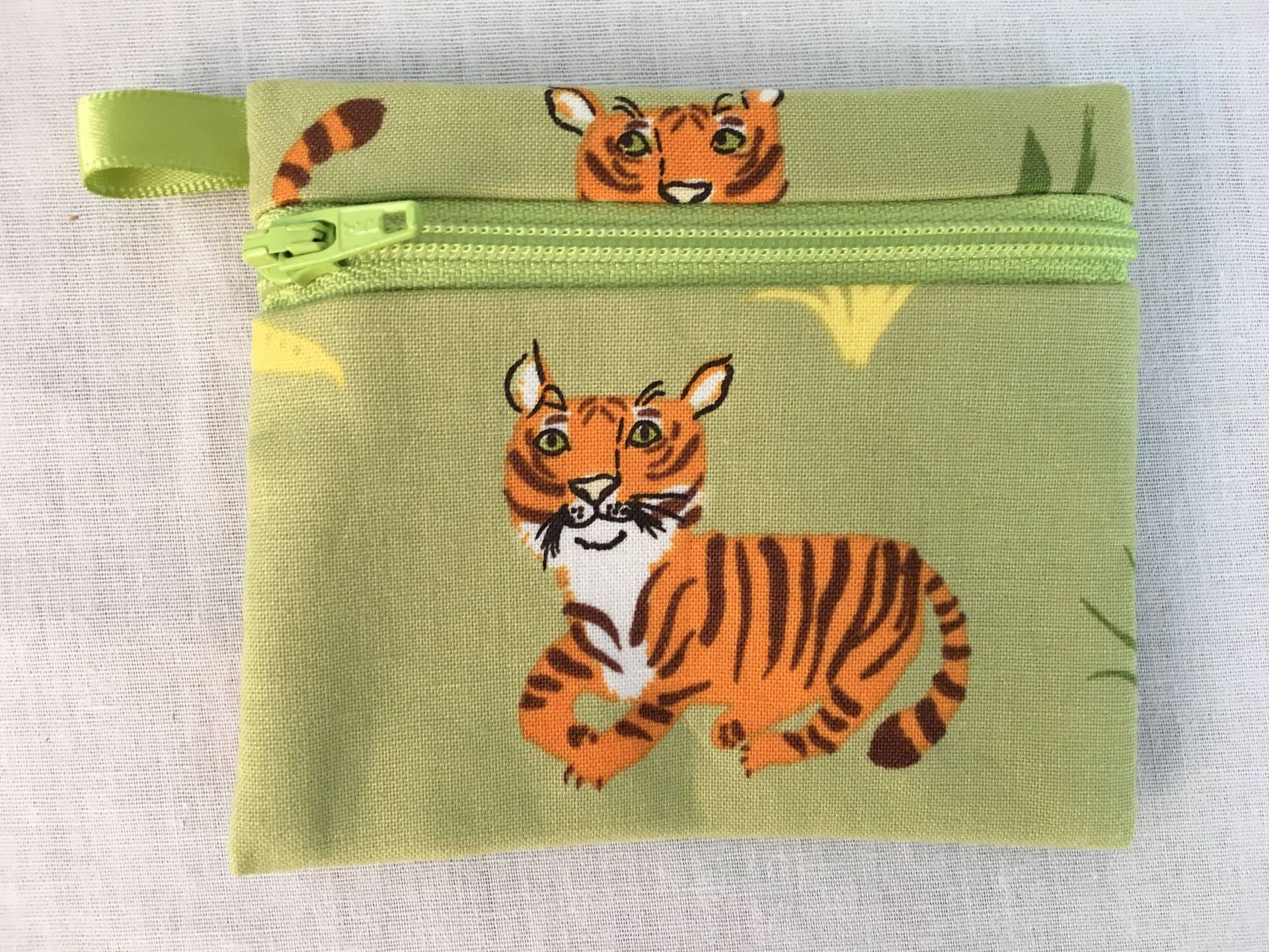 Niedliche Tiger Flache Reißverschluss Geldbörse, Kreditkarten Ohrhörer Beutel, Ipod Halter von NancyPKdesigns