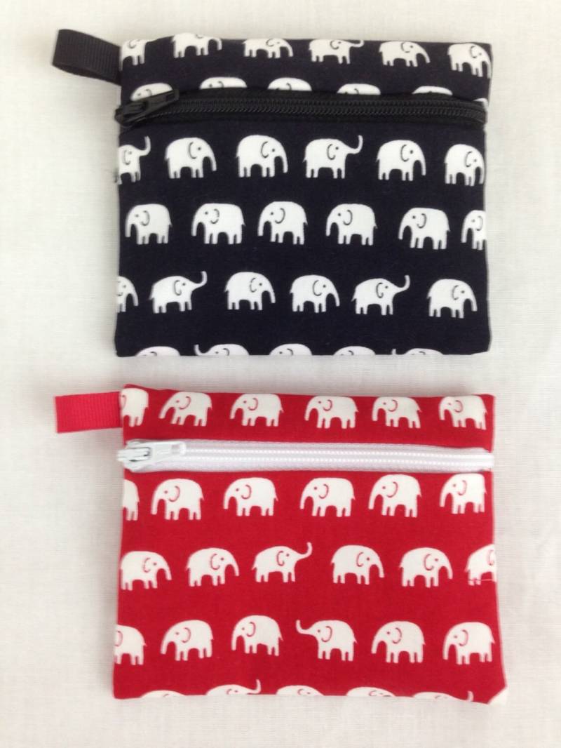 Rot Oder Schwarz Mini Elefant Reißverschluss Geldbörse, Kreditkarten, Ohrstecker, Musik Player Halter-Farbwahl von NancyPKdesigns