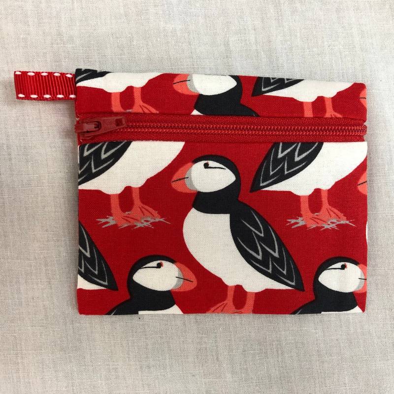 Rot Puffins Flache Reißverschluss Geldbörse, Kreditkarten Brieftasche, Ohrhörer Tasche, Ipod Halter - Farbe Wählen von NancyPKdesigns