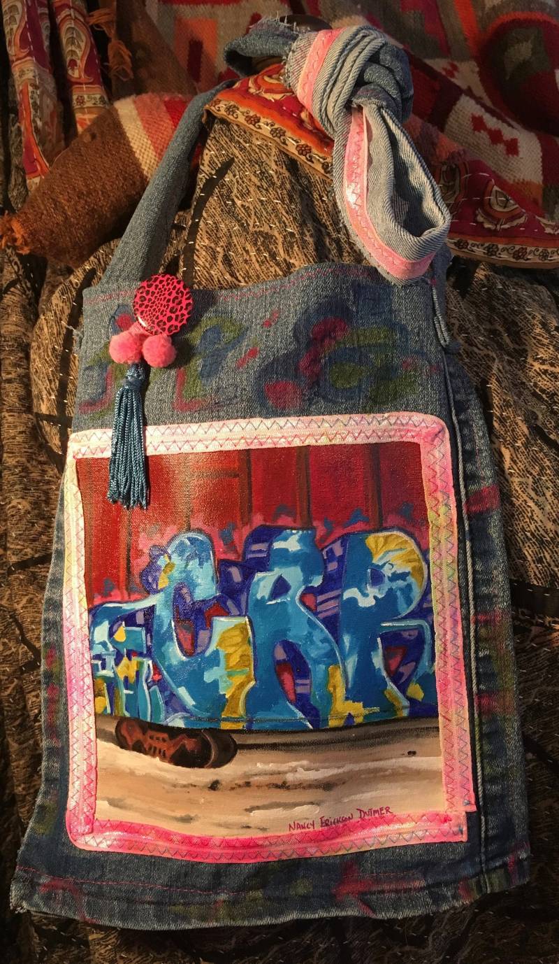Graffiti-Crossbody-Handtasche Mit Original Ölgemälde von NancyonScarletLake