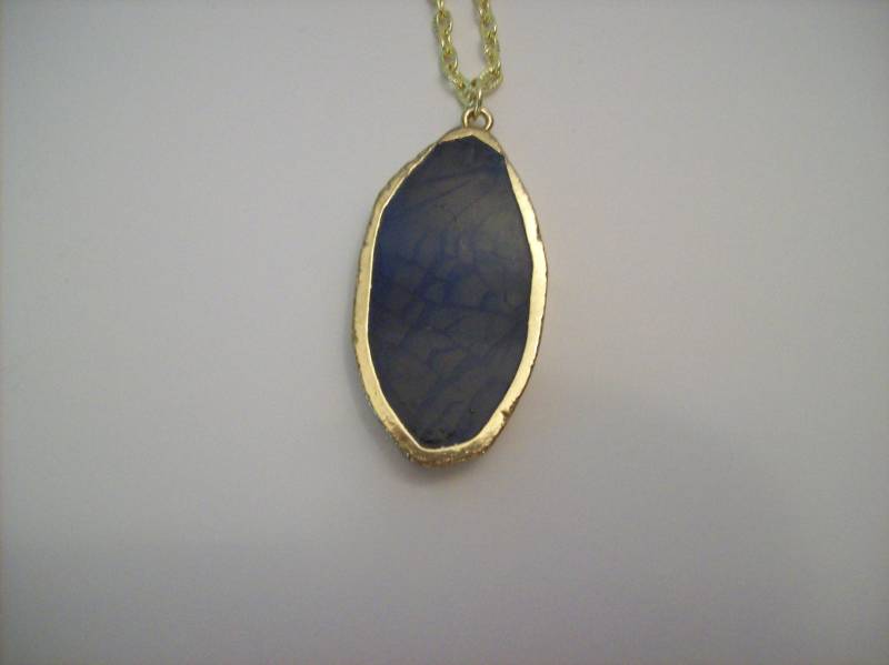 Blauer Achat Anhängerkette Mit Faux Gold Wickeln 28 Zoll Nichol Frei Strukturierter Goldfarbe Kette von NancysFiberCrafts