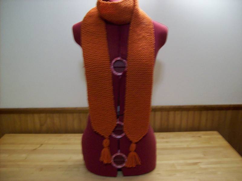 Gebrannte Orange Schal 68 Zoll Plus 3 1/2 Quasten Breit von NancysFiberCrafts