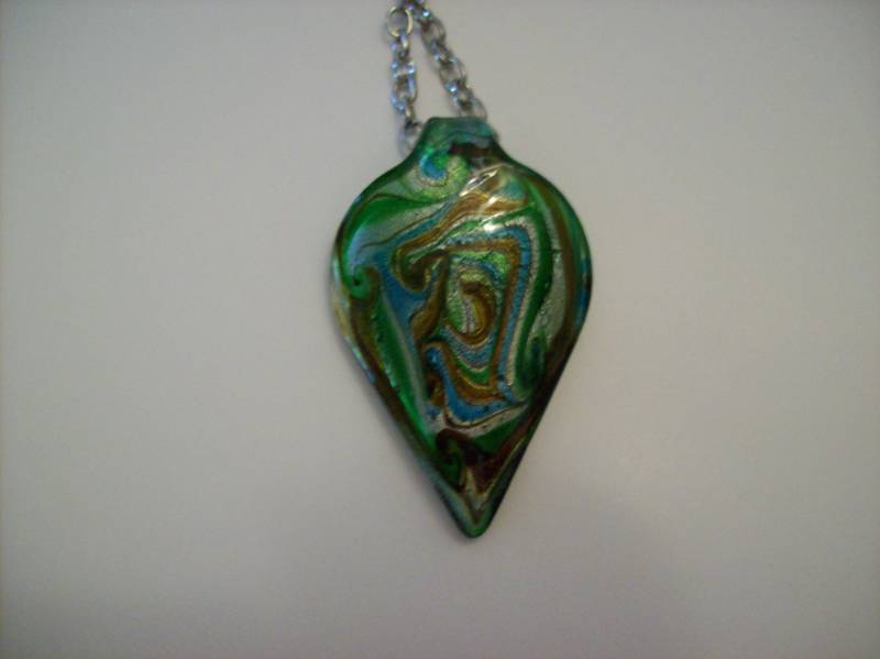 Multi Farbe Glas Anhänger Halskette 26 Zoll Silber Nichol Freie Kette 3-Zoll-Anhänger Grün, Braun, Gold, Blau von NancysFiberCrafts