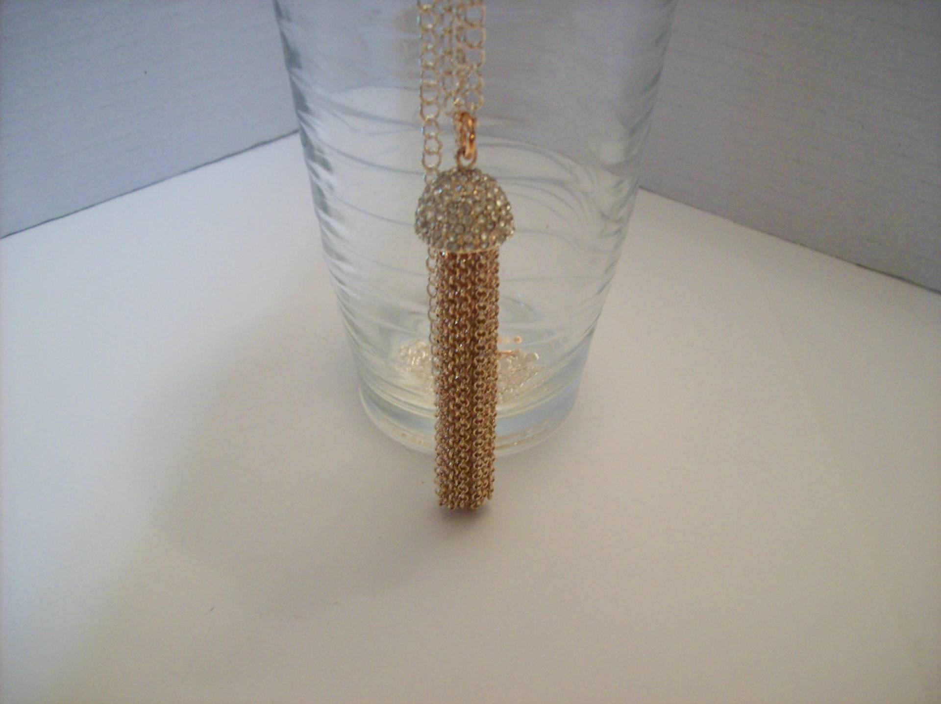 Rosa Gold Farbe Quaste Anhänger Halskette 26 Zoll Nichol Freie Kette 3 1/2 Klaren Strass Auf Cap von NancysFiberCrafts