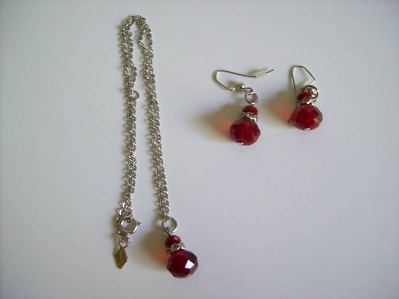 Rotem Acryl, Kunststoff & Strass Handgefertigte Halskette Und Ohrringe Set 16 Zoll Nichol Freie Kette Verschluss von NancysFiberCrafts