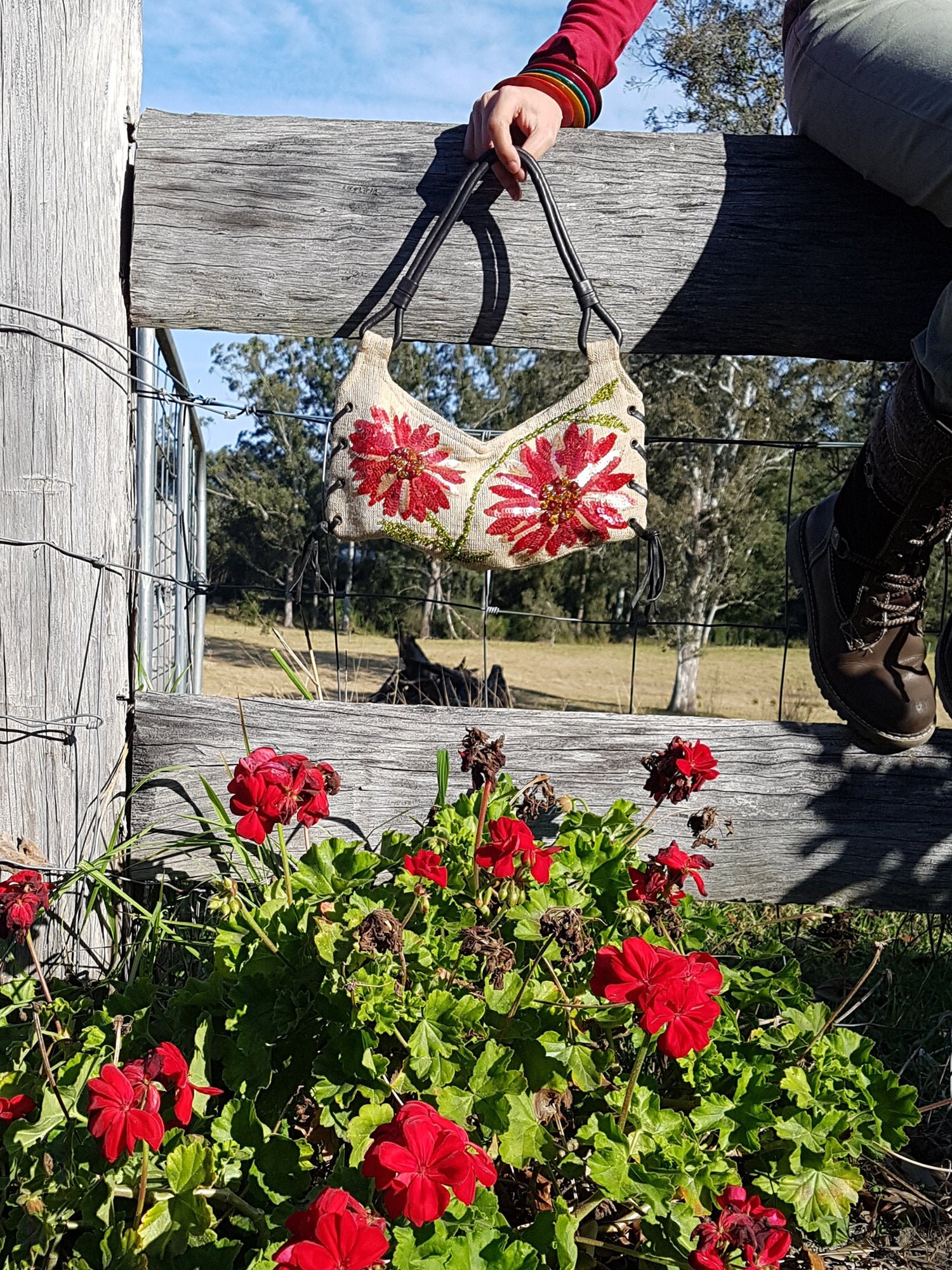 Hand Perlen Sunflower Tasche Jute Brunch Geldbörse Mit Leder Griff von Nandeetas