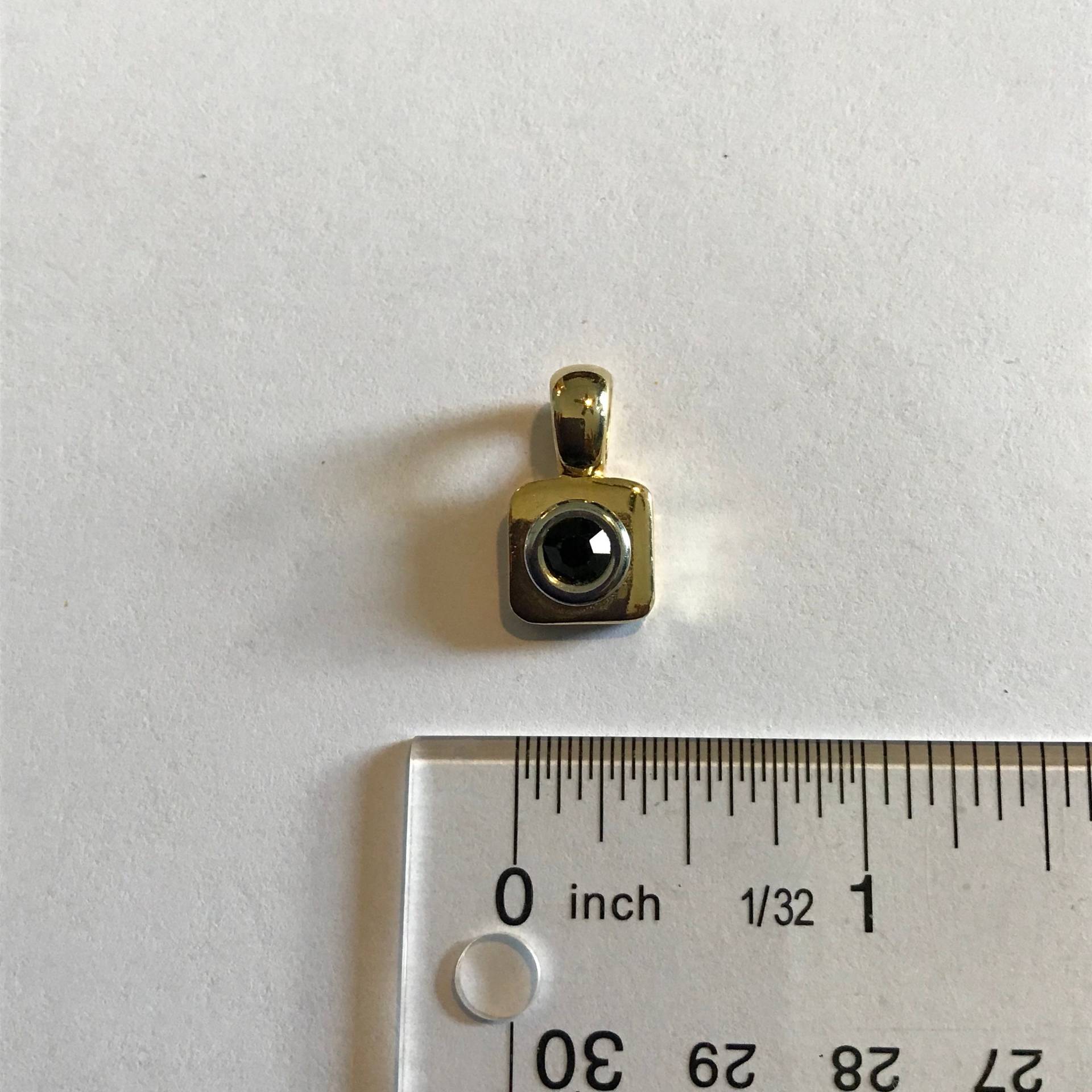 Quadrat Anhänger Gold Mit Schwarzem Stein Quadrat Anhänger Gold Mit Schwarzem Stein von Nandjarch