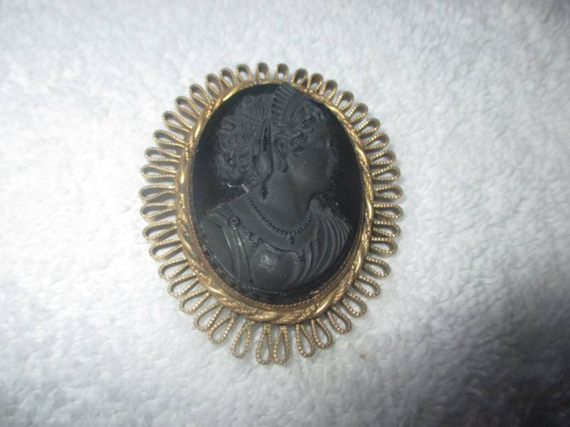 Fabelhafte Vintage Schwarze Glas Cameo Trauerbrosche 1930Er Jahre Fabelhafte Vintage Schwarze Glas Cameo Trauerbrosche 1930Er Jahre von NannaBellaHome