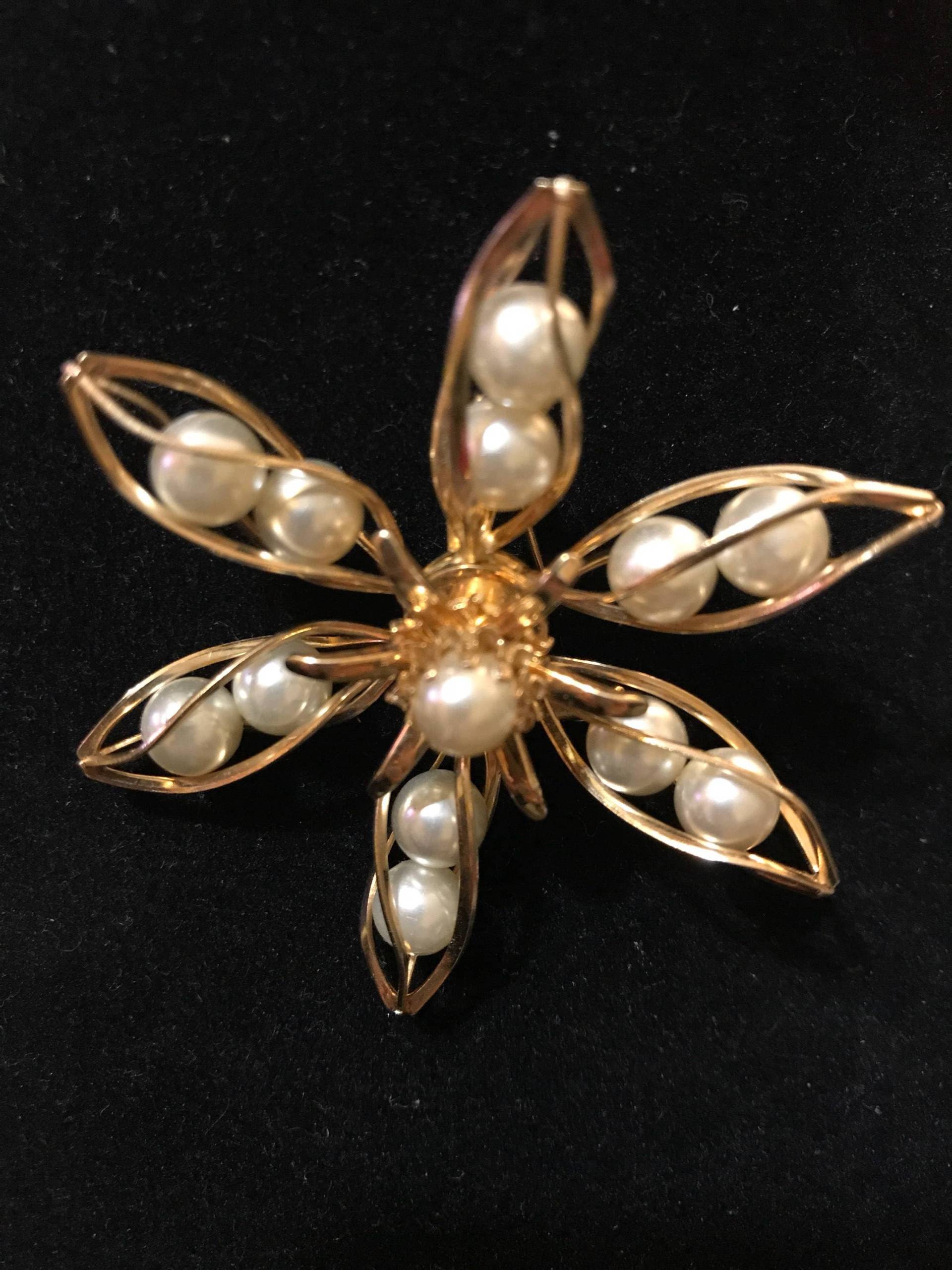 Vintage Signierte Coro Goldtone Und Perlen - Strassbrosche Vintage Signierte Coro Goldtone Und Perlen - Strassbrosche von NannaBellaHome