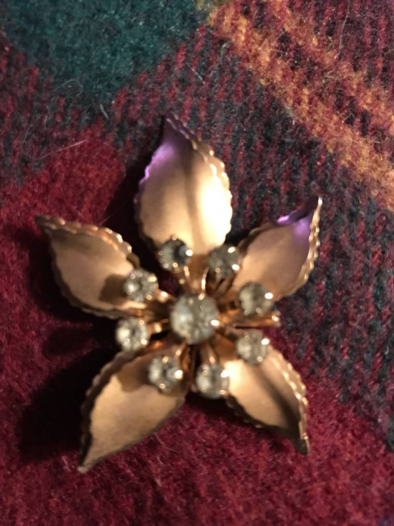 Wunderschöne 1950Er Jahre Kupfer Und Strass Blumen Brosche Wunderschöne 1950Er Jahre Kupfer Und Strass Blumen Brosche von NannaBellaHome