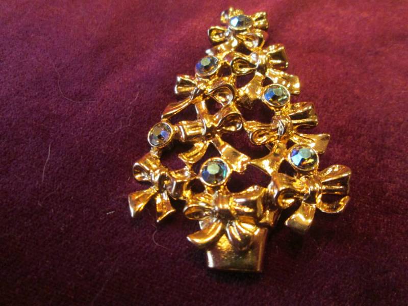 Wunderschöne Vintage Weihnachtsbaum Mit Aurora Borealis Strass Brosche Wunderschöne Vintage Weihnachtsbaum Mit Aurora Borealis Strass Brosche von NannaBellaHome