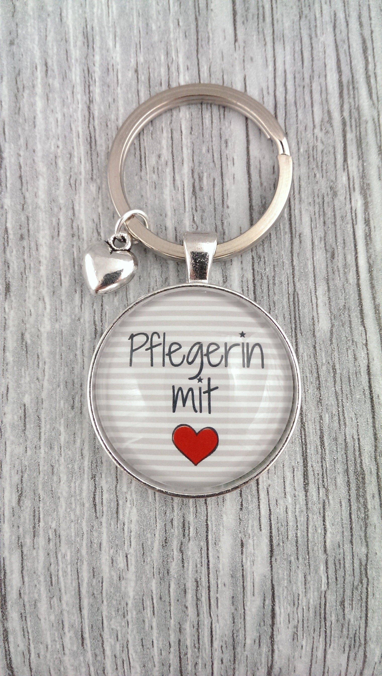 1 Schlüsselanhänger "Pflegerin Mit Herz' 1 Schlüsselanhänger "Pflegerin Mit Herz' von NanniundHanni