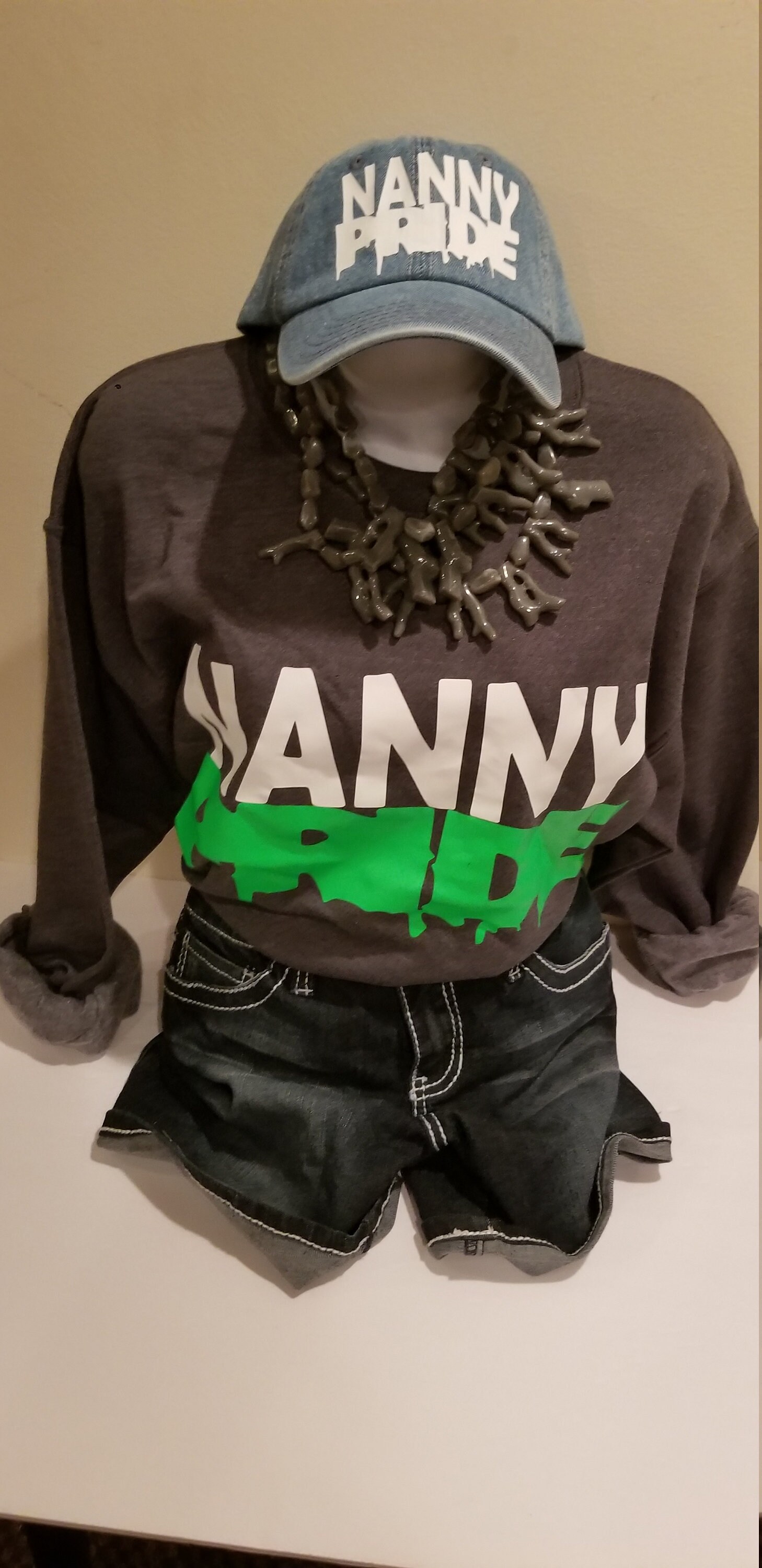 Nanny Stolz-Grauen Pullover Nanny Stolz-Grauen Pullover von NannyApparel