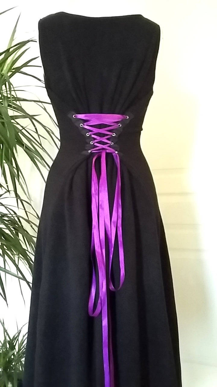 Einstellbare Polar Kleid Schwarz Lila, Lila Schnürung Nähte/Farbe, Die Je Nach Verfügbaren Geändert Werden Können Einstellbare Polar Kleid Schwarz Lila, Lila Schnürung Nähte/Farbe, Die Je Nach Verfügbaren Geändert Werden Können von NanouFromTheCourt