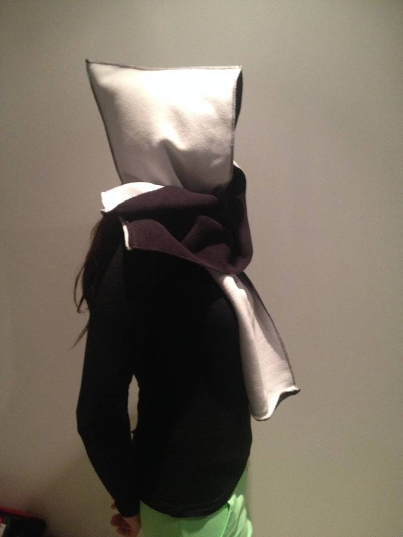 Fee Hoodie Schal Schwarz/Weiß Vlies Reversible von NanouFromTheCourt