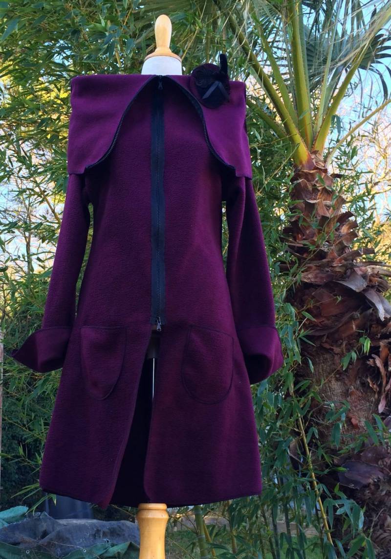 Mantel/Jacke Zip Pocket Polar Aubergine "Sehr Auf Den Kopf" + Pin Mantel/Jacke Zip Pocket Polar Aubergine "Sehr Auf Den Kopf" + Pin von NanouFromTheCourt