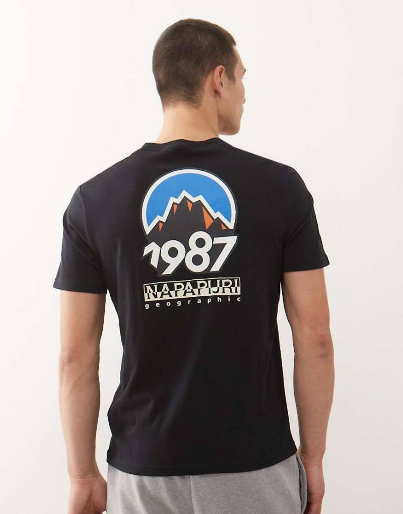 Napapijri - Montepiana - T-Shirt in Schwarz mit Rückenprint von Napapijri