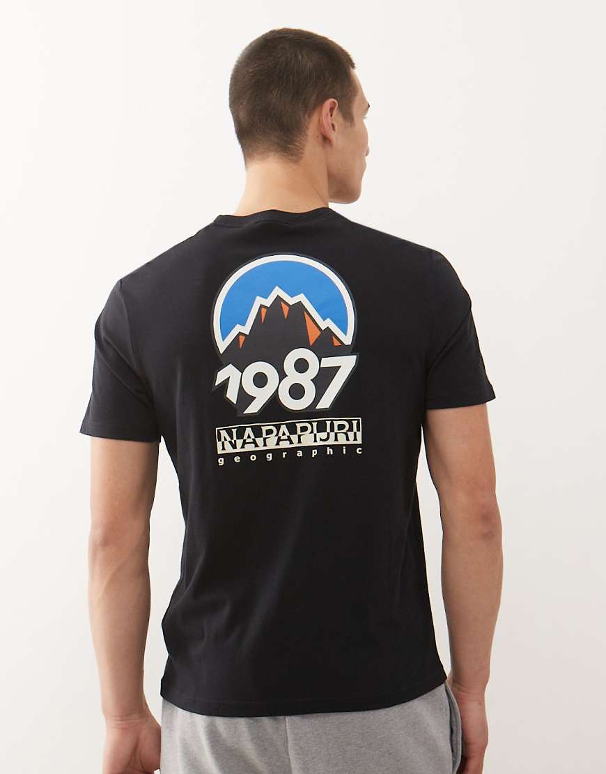 Napapijri - Montepiana - T-Shirt in Schwarz mit Rückenprint von Napapijri