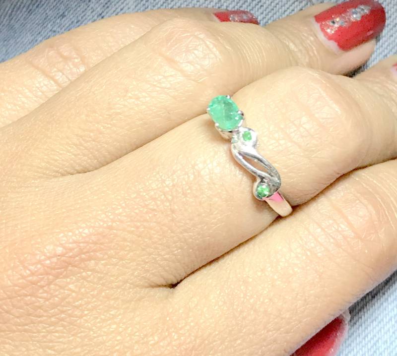 Ovaler Smaragd & Tsavorit Ring Sterling Silber Mai Geburtsstein von NaqshByShradha